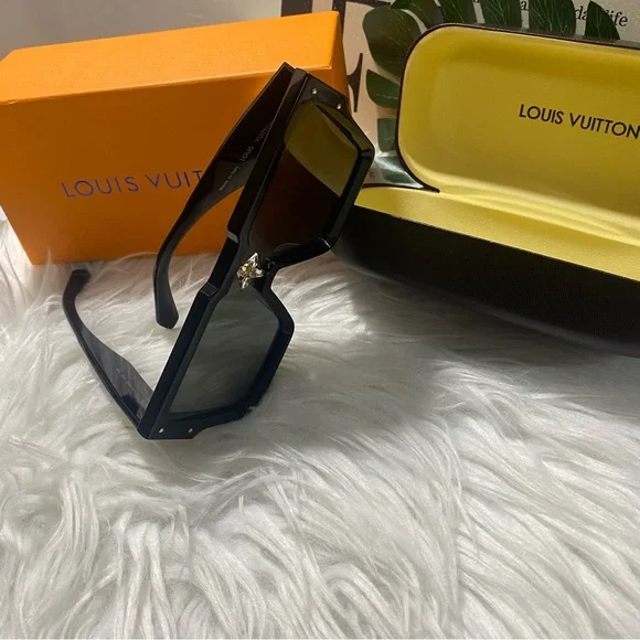 Louis Vuitton Black Sunglasses - Picture 5 of 7